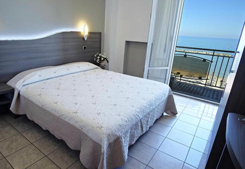 Hotel La Perla Купра-Мариттима Экстерьер фото