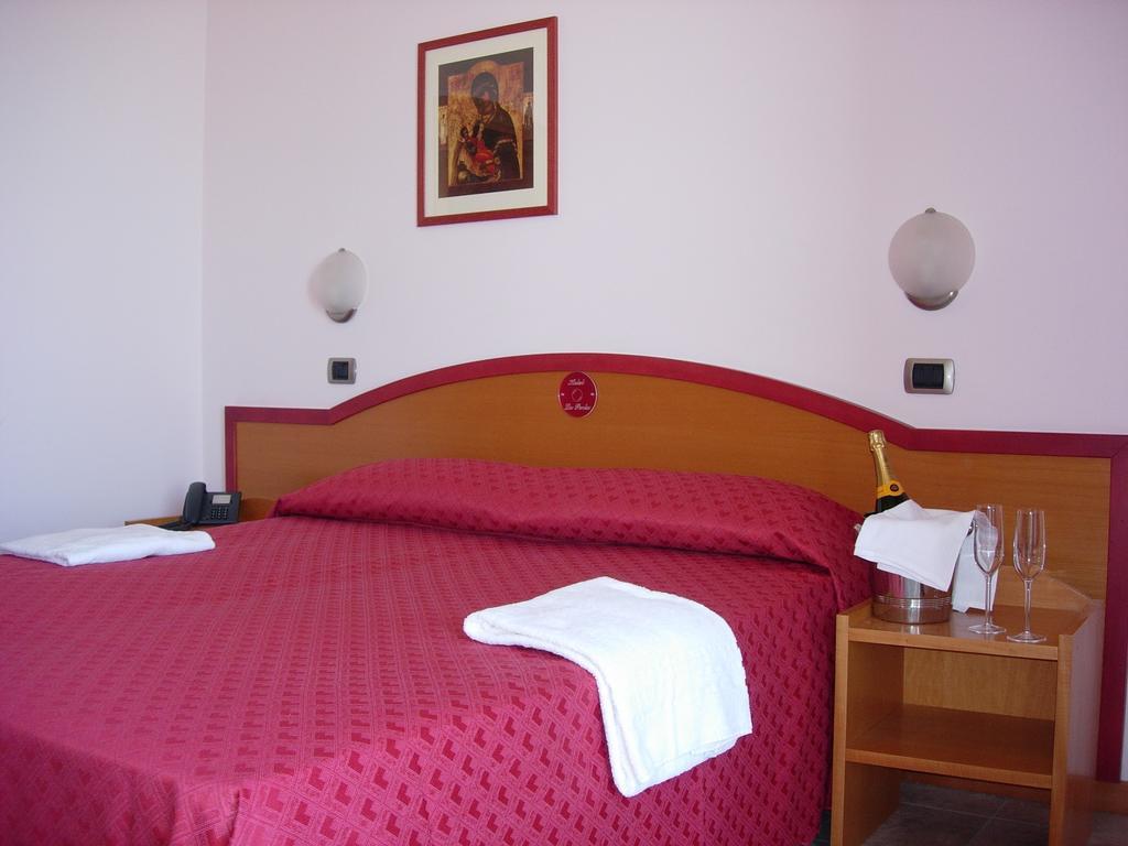 Hotel La Perla Купра-Мариттима Номер фото