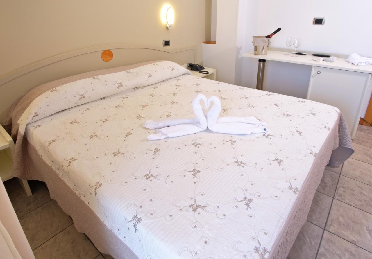 Hotel La Perla Купра-Мариттима Экстерьер фото