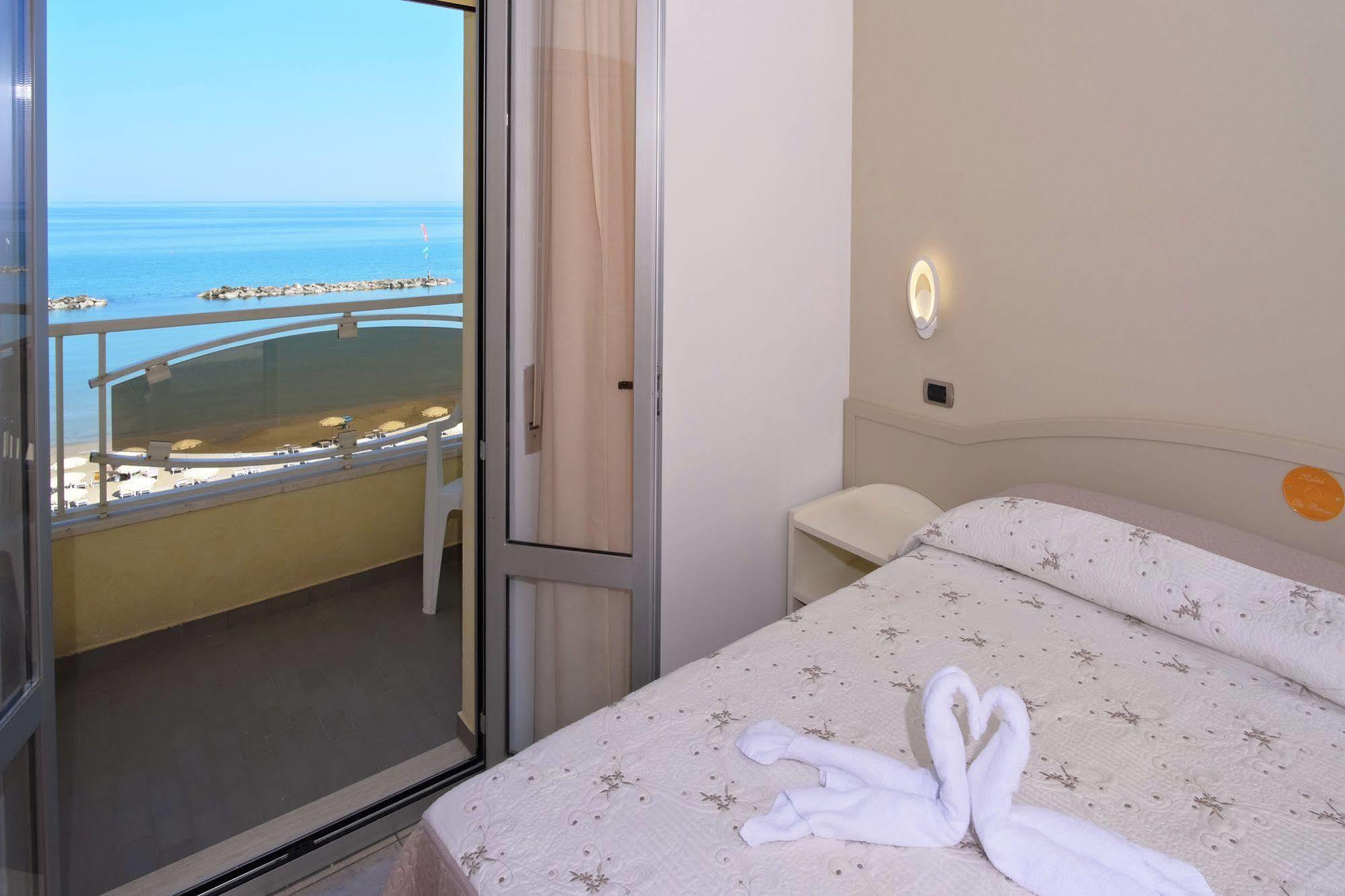 Hotel La Perla Купра-Мариттима Экстерьер фото