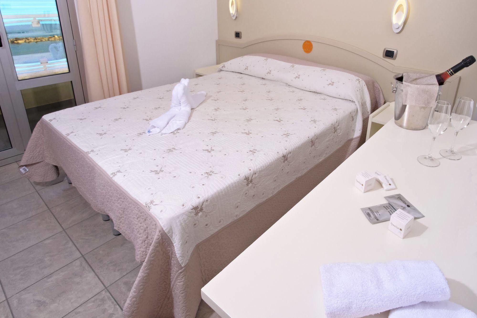 Hotel La Perla Купра-Мариттима Экстерьер фото